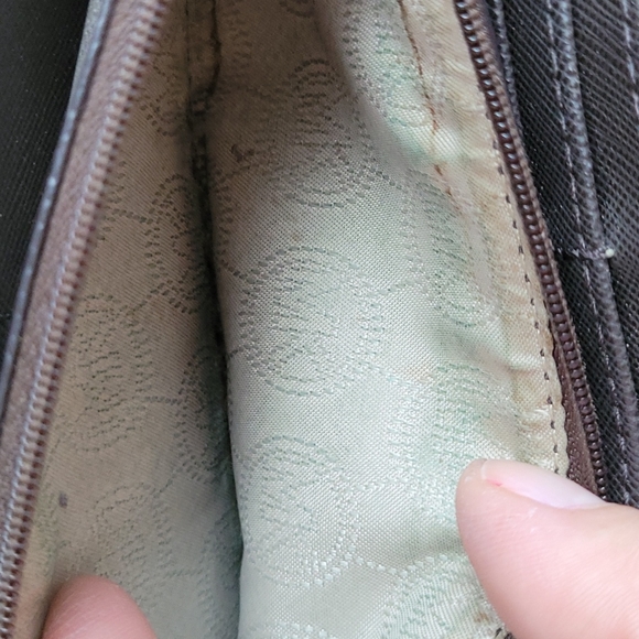 Michael Kors Signature Wallet - Picture 5 of 16